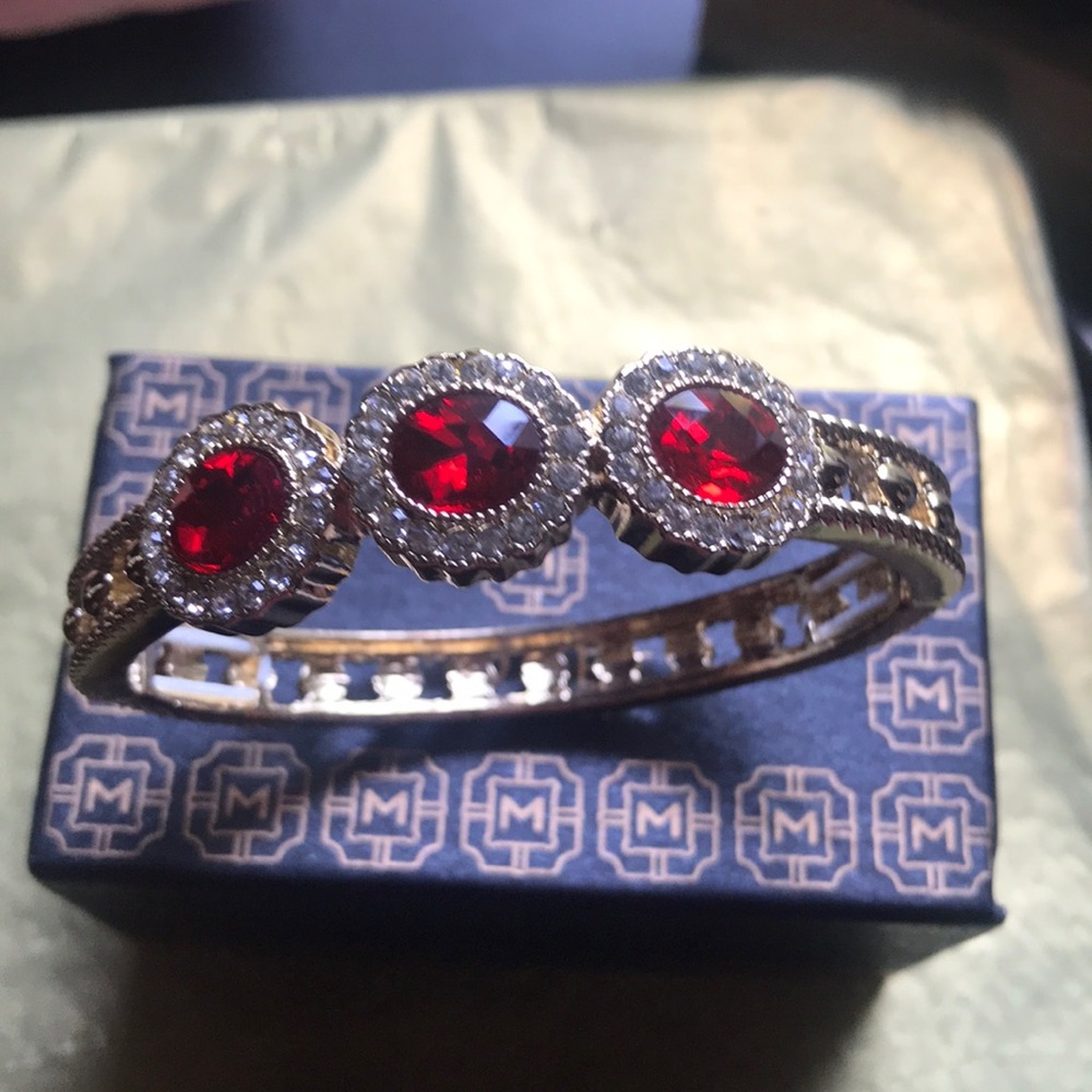 New in box Monet stretch bracelet